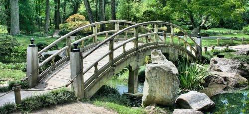 Japanische Holzbrücke