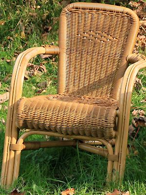 Gartenstuhl aus Rattan Gartenstuhl aus Rattan