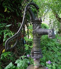 Gartenpumpe - Zum vergrößern klicken Gartenpumpe, Handpumpe