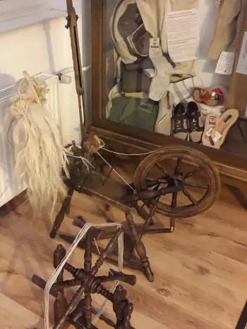 Spinnen und Weben, Textilien - Zum vergrößern klicken Spinnen und Weben, Textilien